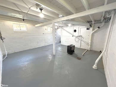 Step Inside To This Beautifully Updated 2 Bed, 1 Bath Home - photo 21