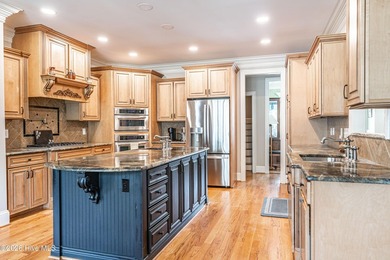 Sprawling, golf-front estate home in the gated community of Mid - photo 9