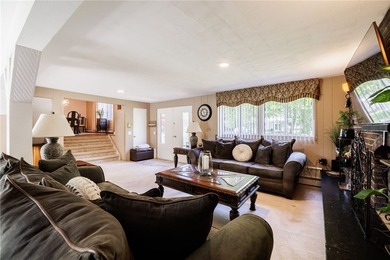 Beautifully maintained 3-bedroom, 1.5-bath split-level home - photo 5