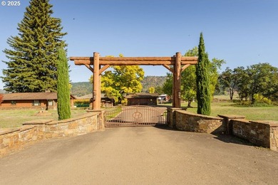 Welcome to Lookingglass Vineyard, a remarkable 142.94-acre - photo 3