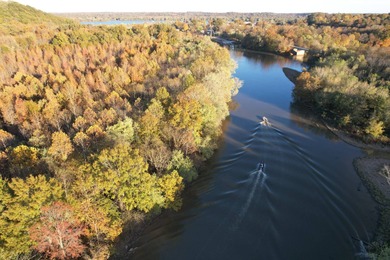 (private lake, pond, creek) Acreage For Sale in Golconda Illinois