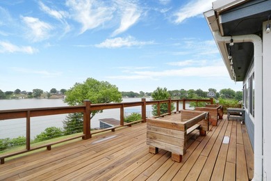 Phenomenal lake property with 180 degrees of water frontage and - photo 23