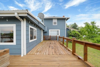 Phenomenal lake property with 180 degrees of water frontage and - photo 24