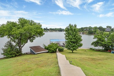 Phenomenal lake property with 180 degrees of water frontage and - photo 27