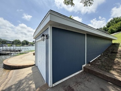 Phenomenal lake property with 180 degrees of water frontage and - photo 34