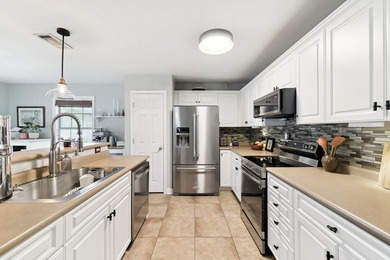 ~REASONABLE OFFERS WILL BE CONSIDERED~Charming single-story home - photo 10