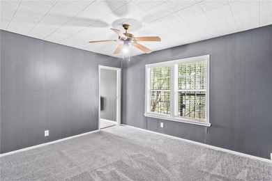 Check out this spacious 3 bedroom, 2 bathroom home offering a - photo 11