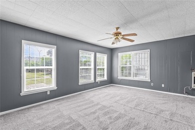 Check out this spacious 3 bedroom, 2 bathroom home offering a - photo 12