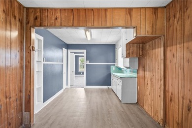 Check out this spacious 3 bedroom, 2 bathroom home offering a - photo 19