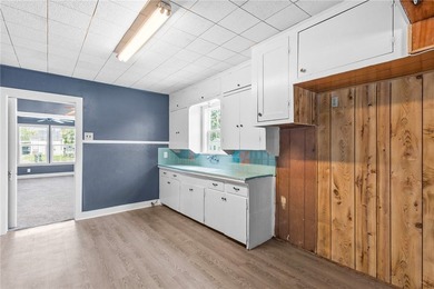 Check out this spacious 3 bedroom, 2 bathroom home offering a - photo 20