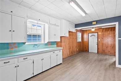 Check out this spacious 3 bedroom, 2 bathroom home offering a - photo 21