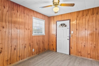 Check out this spacious 3 bedroom, 2 bathroom home offering a - photo 22