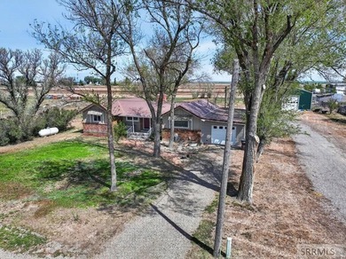 House with shop in quiet country setting on over 2 acres - photo 2