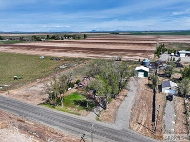 House with shop in quiet country setting on over 2 acres - photo 4