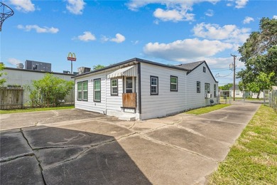Check out this spacious 3 bedroom, 2 bathroom home offering a - photo 25