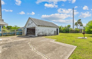Check out this spacious 3 bedroom, 2 bathroom home offering a - photo 26