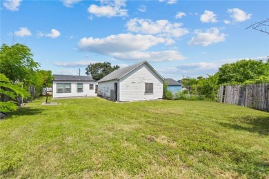 Check out this spacious 3 bedroom, 2 bathroom home offering a - photo 27