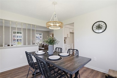 Beautiful white vinyl-sided Colonial with impressive front - photo 13