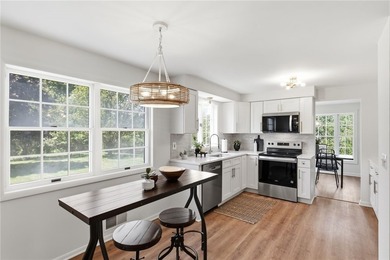 Beautiful white vinyl-sided Colonial with impressive front - photo 14