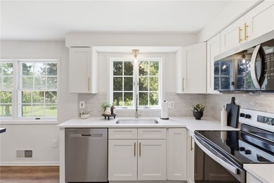 Beautiful white vinyl-sided Colonial with impressive front - photo 17