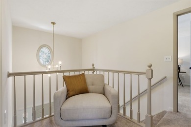 Beautiful white vinyl-sided Colonial with impressive front - photo 19