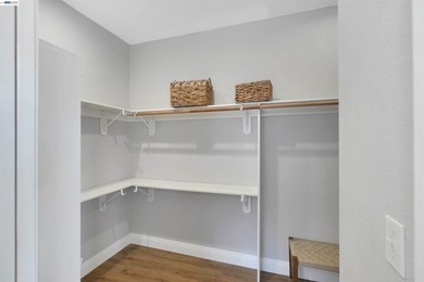 Beautiful tri-level townhome offering a flexible and functional - photo 22