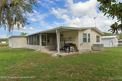 Well maintained 3-bedroom 2 bath home located in the highly - photo 32