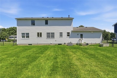 Beautiful white vinyl-sided Colonial with impressive front - photo 39