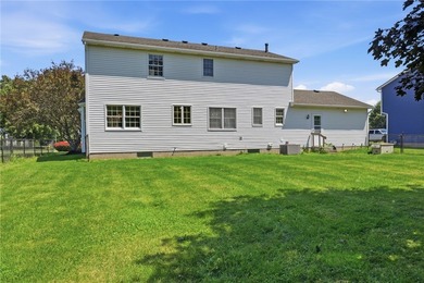 Beautiful white vinyl-sided Colonial with impressive front - photo 40