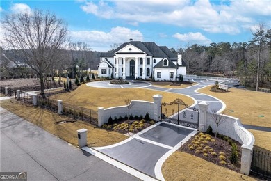 Extraordinary, fully renovated gated estate offering a rare - photo 2