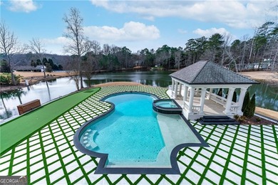 Extraordinary, fully renovated gated estate offering a rare - photo 7