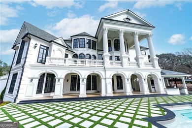 Extraordinary, fully renovated gated estate offering a rare - photo 10