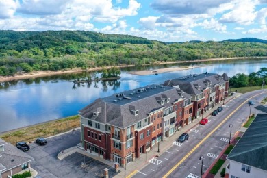 Lake Condo For Sale in Prairie Du Sac, Wisconsin