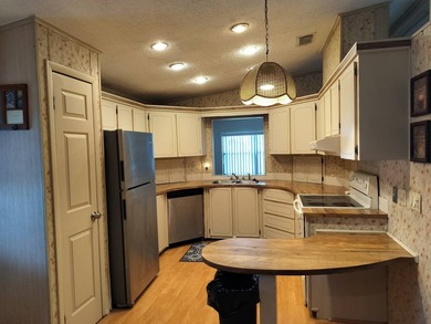Welcome home to this bright and inviting 2-bedroom, 2-bath - photo 6