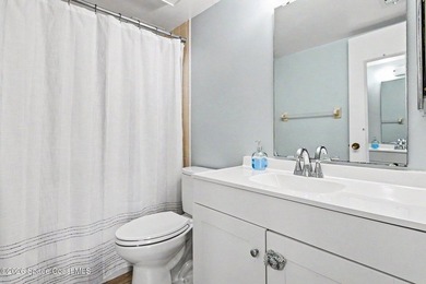 Super cute unit in a well kept condo community with lovely - photo 15