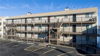 Discover the perfect Lake of the Ozarks getaway with this - photo 18