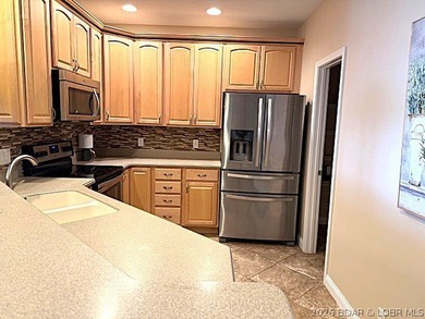 Introducing a peaceful, turn-key lakefront condo in CapeRoyale - photo 3