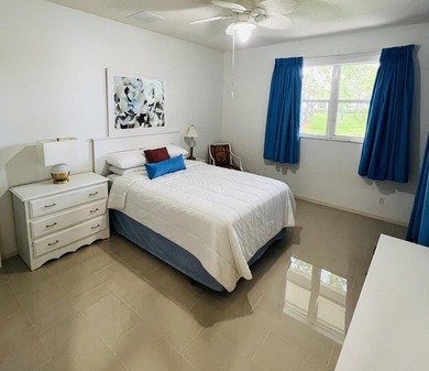 Beautifully maintained 3-bedroom, 2.5-bath lakefront townhouse - photo 14