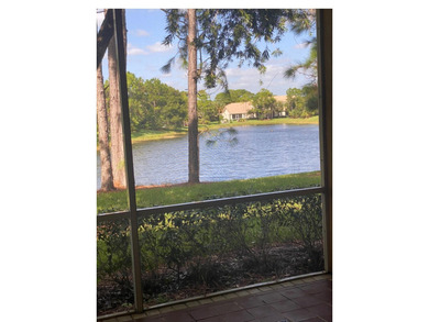 Beautifully maintained 3-bedroom, 2.5-bath lakefront townhouse - photo 18