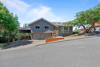 Coos Bay Home For Sale in Northbend Oregon