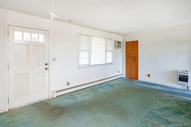 Best Deal in Town! SELLING *AS- IS* Condition. Charming - photo 2