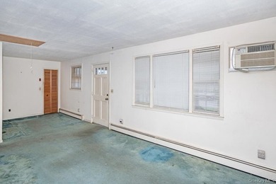 Best Deal in Town! SELLING *AS- IS* Condition. Charming - photo 4