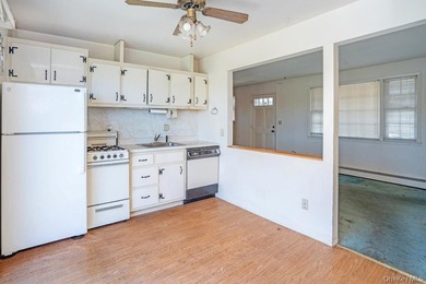 Best Deal in Town! SELLING *AS- IS* Condition. Charming - photo 7
