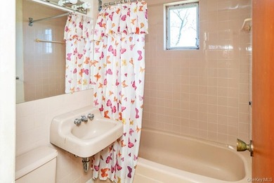 Best Deal in Town! SELLING *AS- IS* Condition. Charming - photo 10