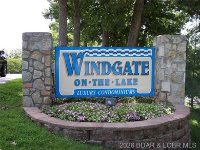 TWO BOAT SLIPS INCLUDED! Spacious, quiet top-floor 4BR/3BA condo - photo 1