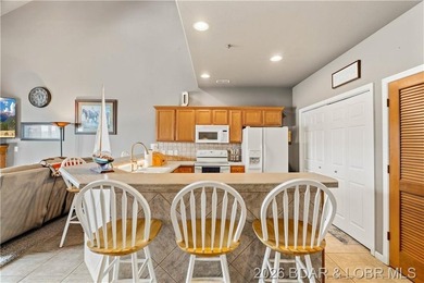 TWO BOAT SLIPS INCLUDED! Spacious, quiet top-floor 4BR/3BA condo - photo 6
