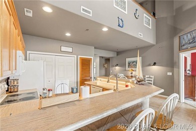 TWO BOAT SLIPS INCLUDED! Spacious, quiet top-floor 4BR/3BA condo - photo 8