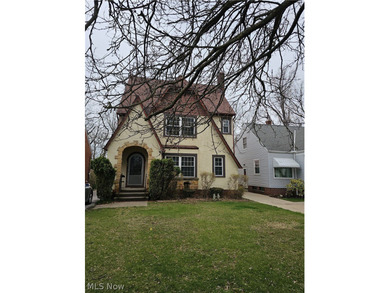 Income producing Triplex to add to your portfolio! Below market - photo 2
