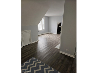 Income producing Triplex to add to your portfolio! Below market - photo 3