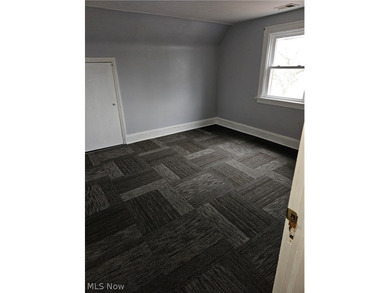 Income producing Triplex to add to your portfolio! Below market - photo 4